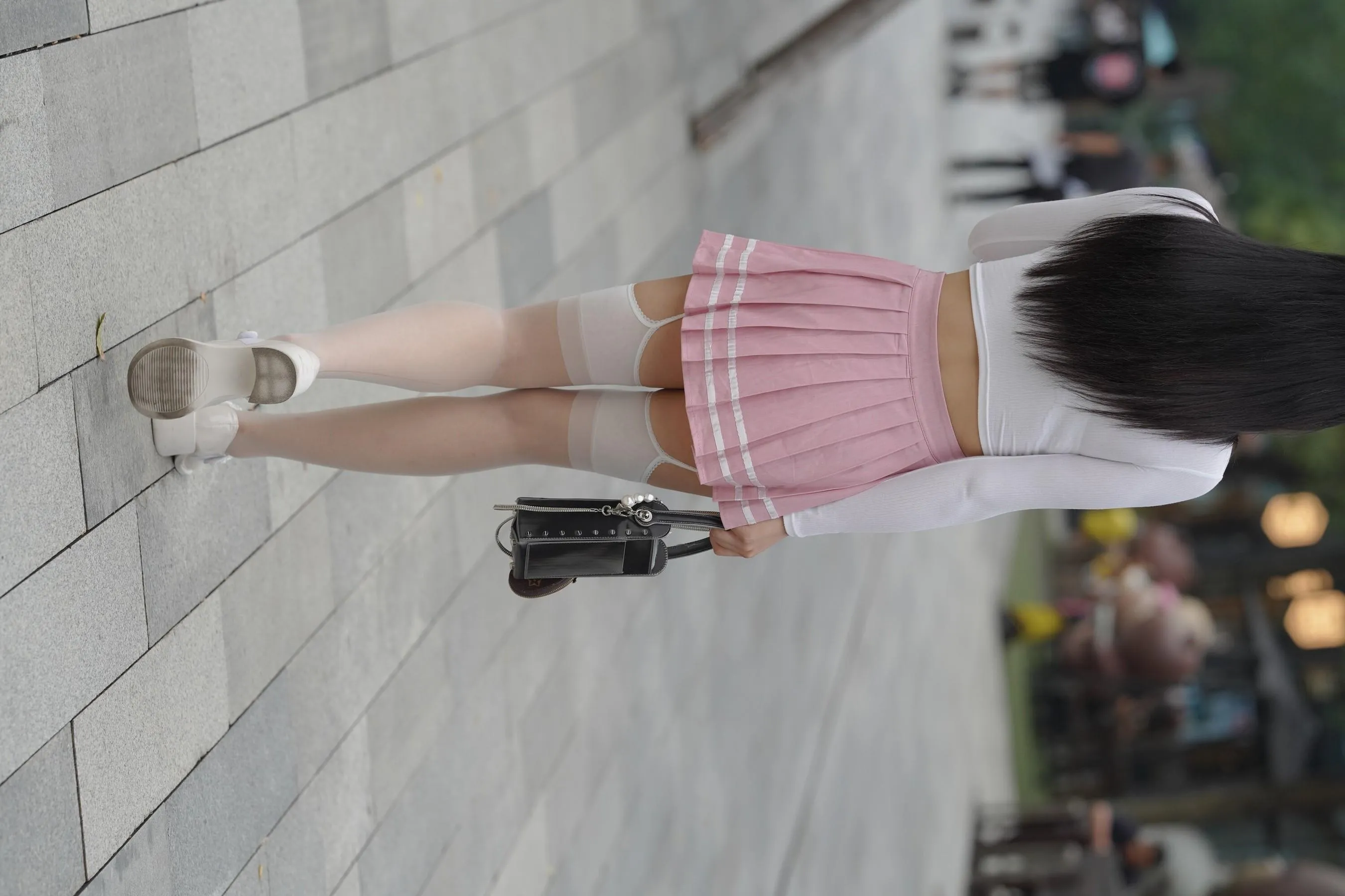 魔镜街拍 NO.161 街拍白丝吊带袜美女 [109P]插图1